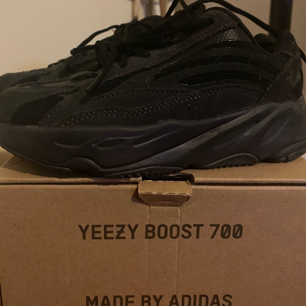 Adidas Yeezy Boost 700 VANTAS